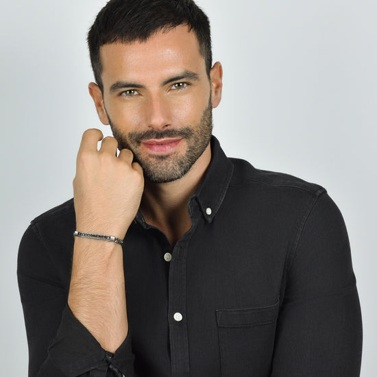 Subir foto a la Galería PULSERA DE ELEMENTOS DE ACERO PARA HOMBRE CON CRISTALES NEGROS
