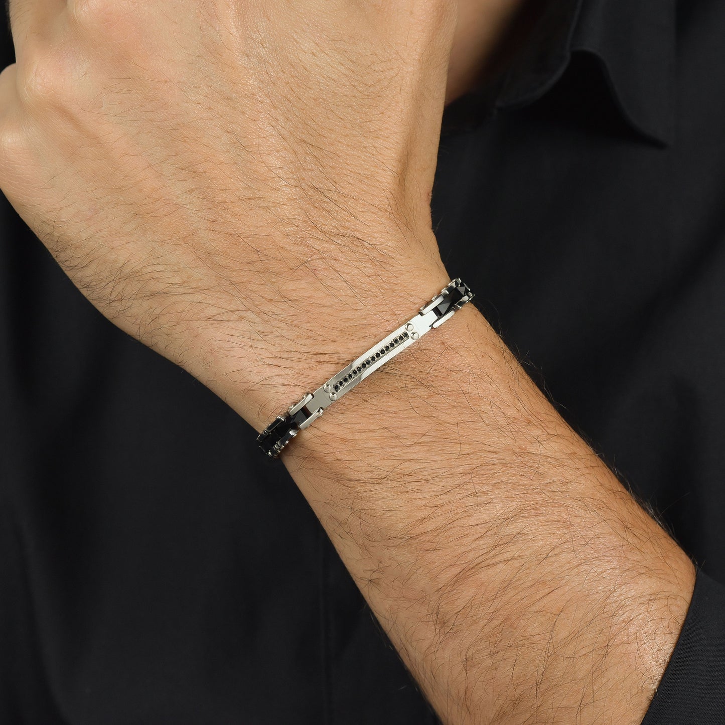 BRAZALETE DE CABALLERO DE ACERO Y CERÁMICA NEGRA CON CRISTALES NEGROS