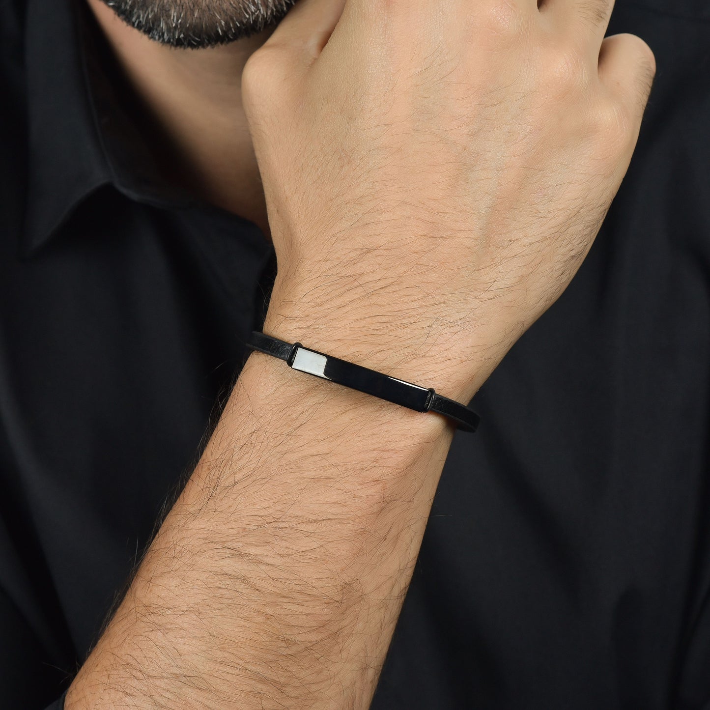 PULSERA DE CUERO PARA HOMBRE CON PLACA DE ACERO IP NEGRO