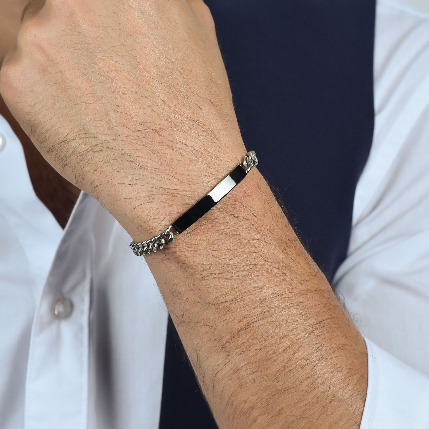 BRAZALETE DE HOMBRE DE ACERO PLATEADO