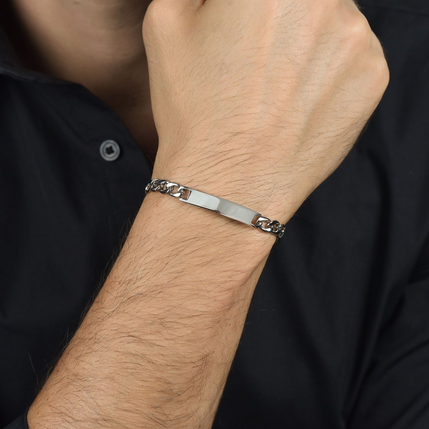 BRAZALETE DE HOMBRE DE ACERO PLATEADO