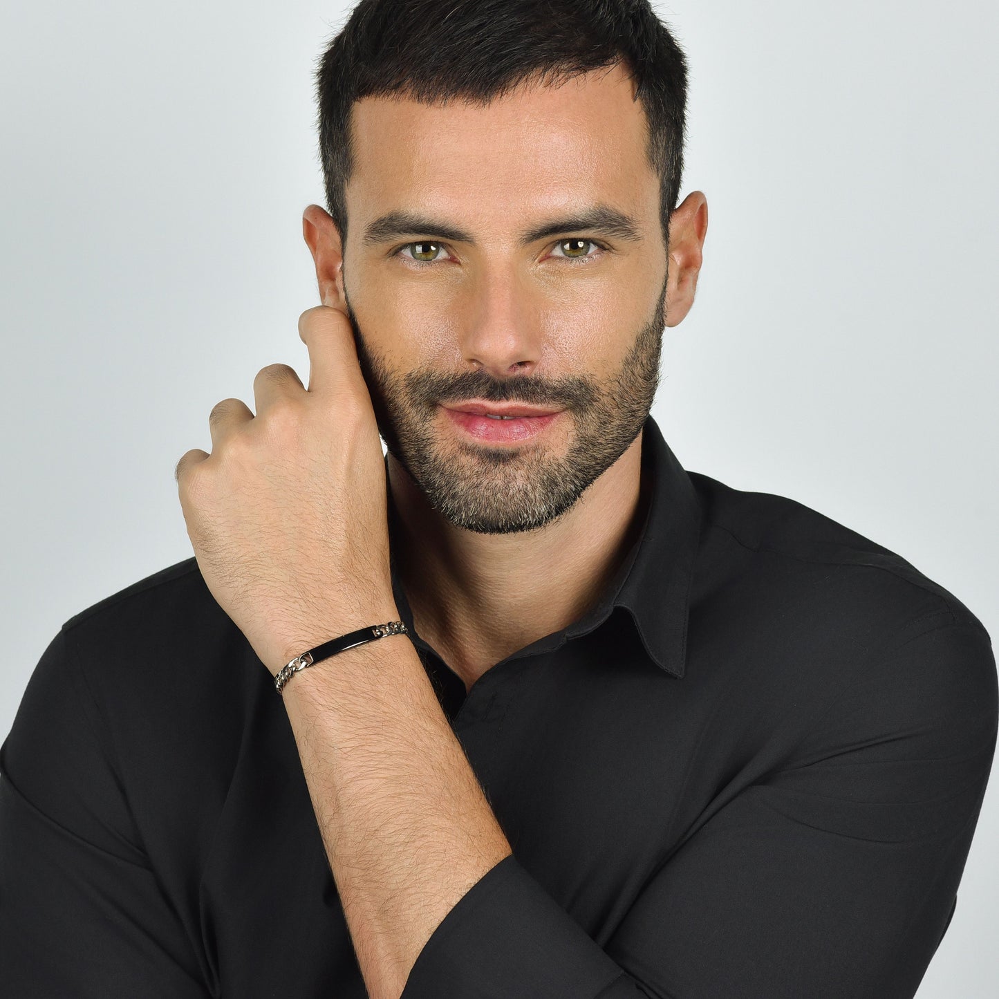 BRAZALETE DE ACERO PARA HOMBRE CON PLACA IP NEGRA