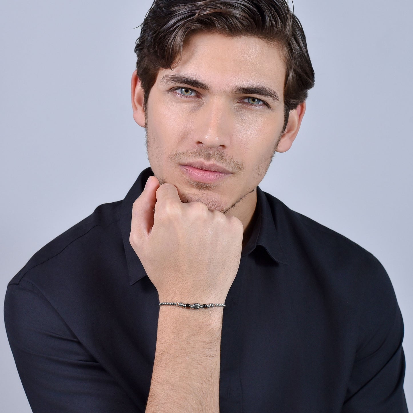 BRAZALETE Y ELEMENTOS DE ACERO DE ÁGATA NEGRA PARA HOMBRE