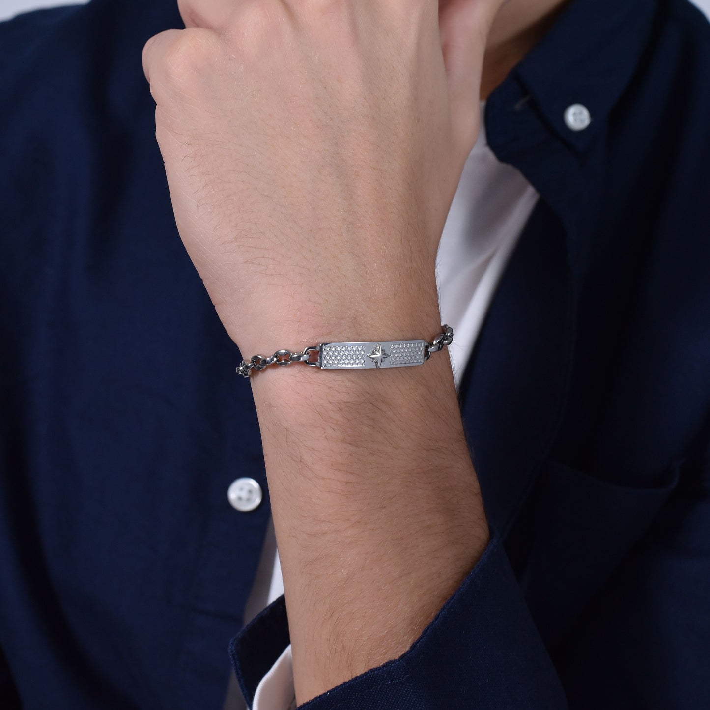 BRAZALETE DE ACERO PARA CABALLERO CON ROSA DE LOS VIENTOS