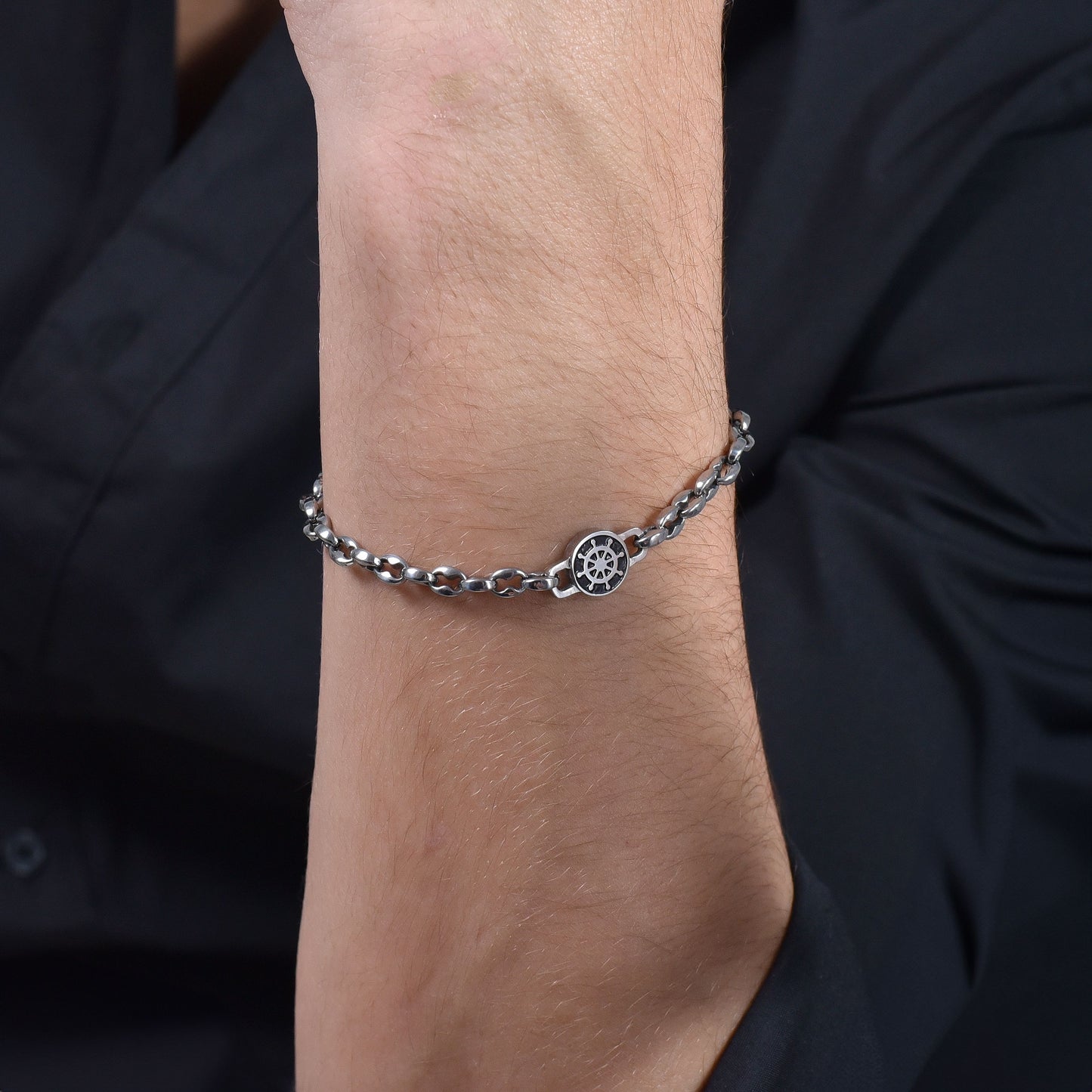 BRAZALETE DE ACERO PARA HOMBRE CON TIMÓN