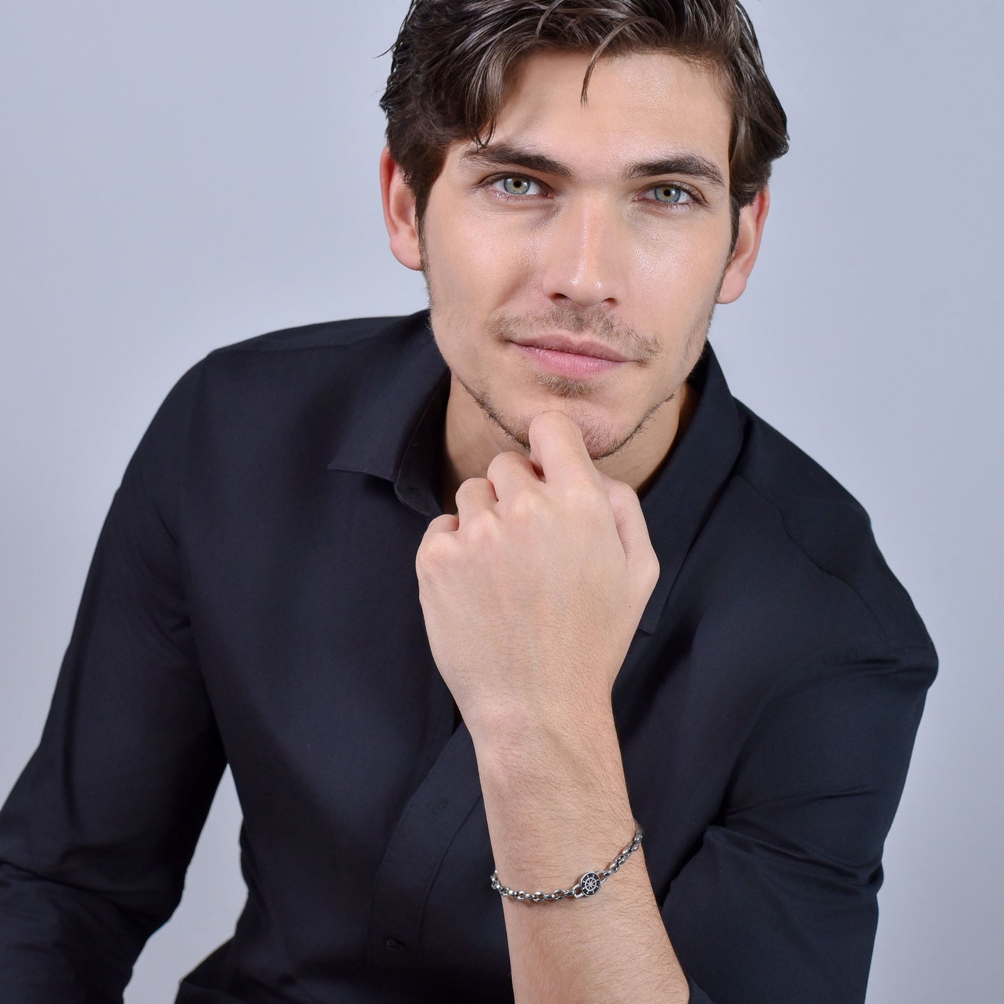 BRAZALETE DE ACERO PARA HOMBRE CON TIMÓN