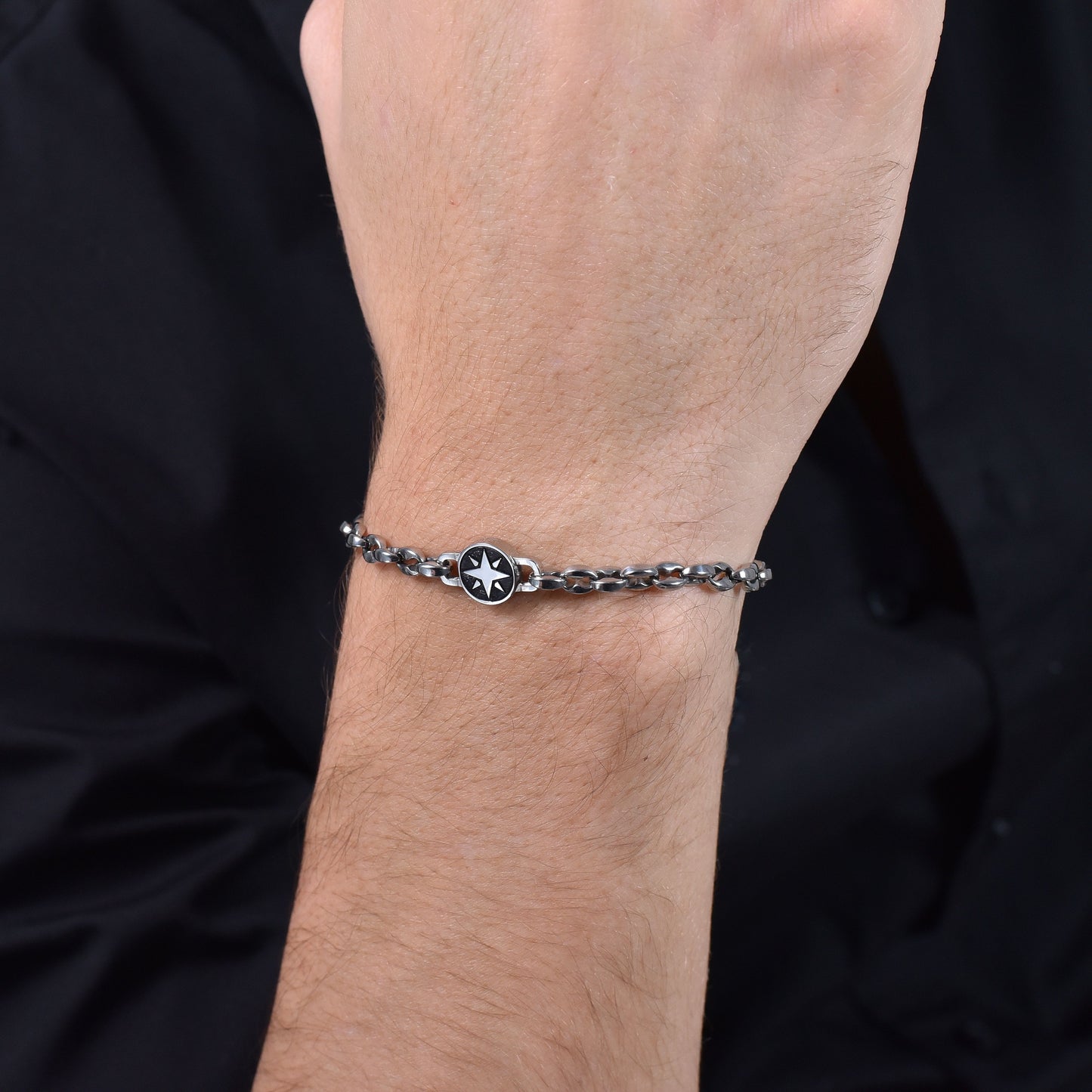 BRAZALETE DE ACERO PARA HOMBRE CON ROSA DE LOS VIENTOS