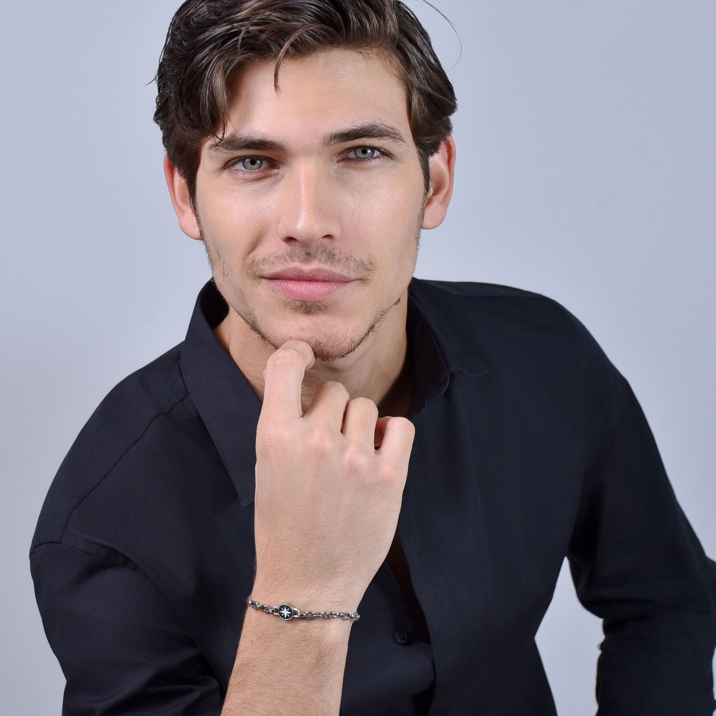 BRAZALETE DE ACERO PARA HOMBRE CON ROSA DE LOS VIENTOS