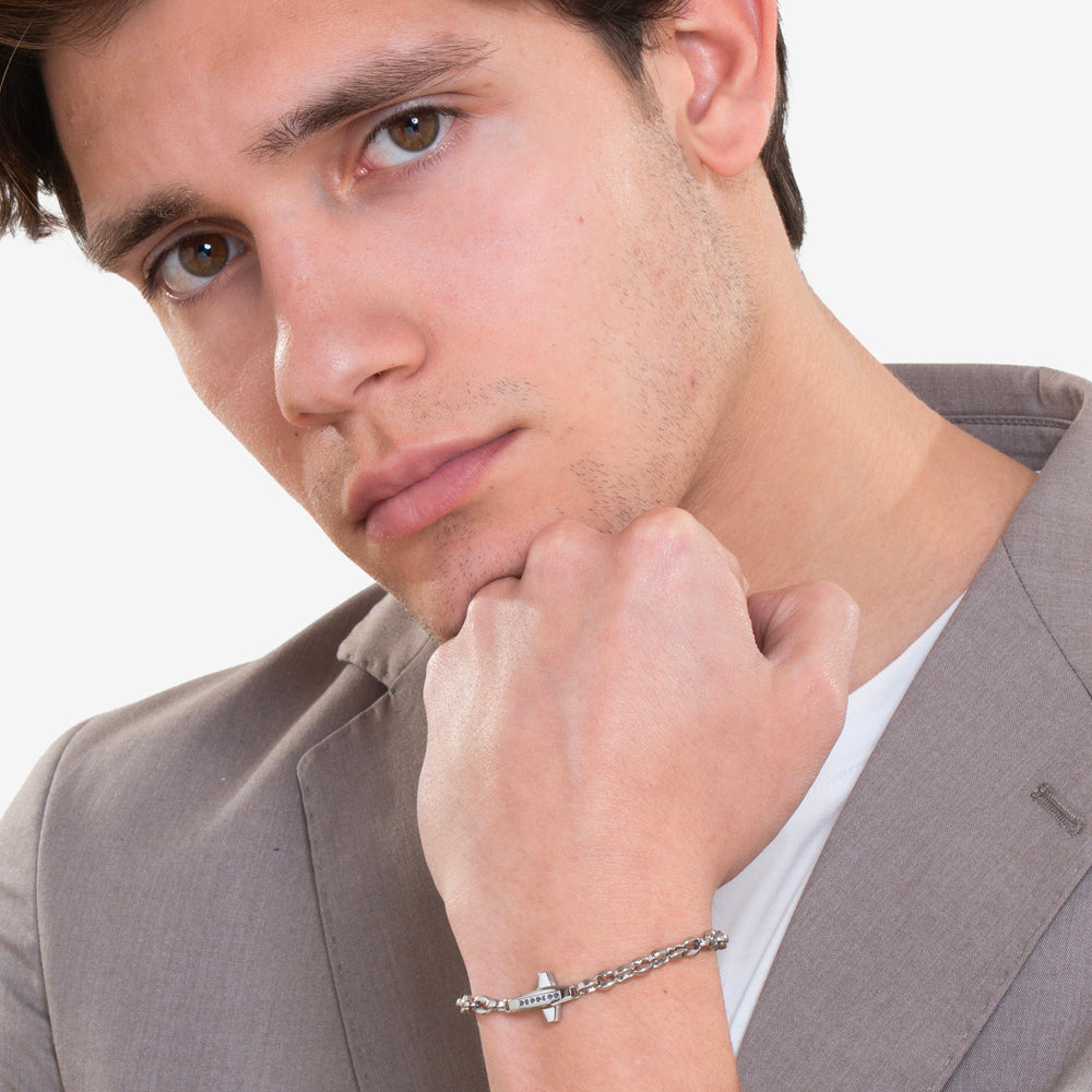 PULSERA DE HOMBRE CON CRUZ DE ACERO Y CIRCONITA NEGRA