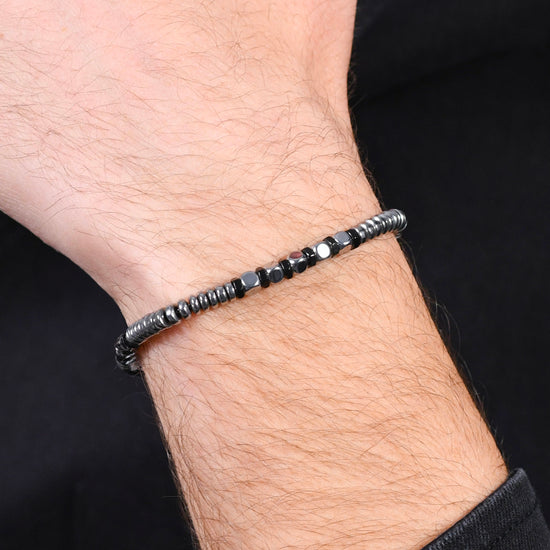 PULSERA DE HOMBRE DE ACERO PLATEADO Y HEMATITES NEGRO