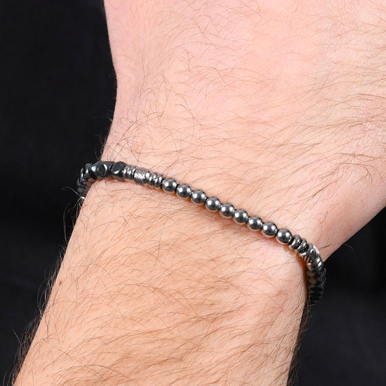 PULSERA DE HOMBRE DE ACERO PLATEADO Y HEMATITES NEGRO
