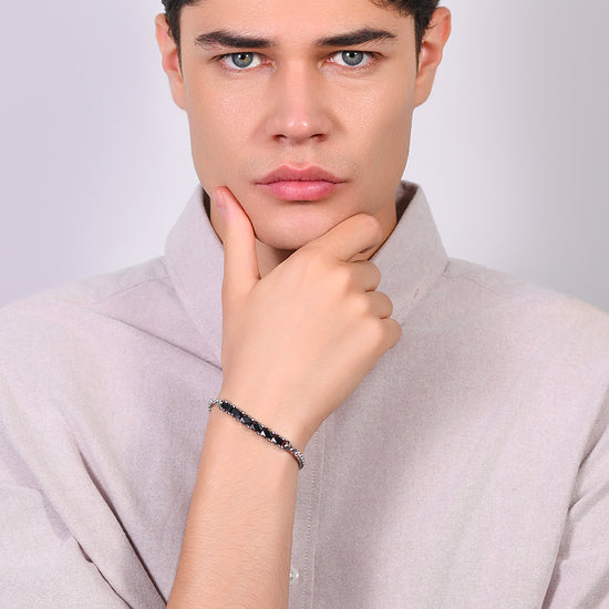 BRAZALETE DE ACERO PARA HOMBRE ELEMENTOS CENTRALES