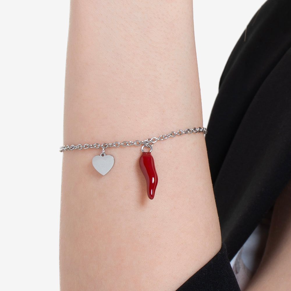 PULSERA DE ACERO PARA MUJER CON CORAZÓN Y CUERNO ROJO
