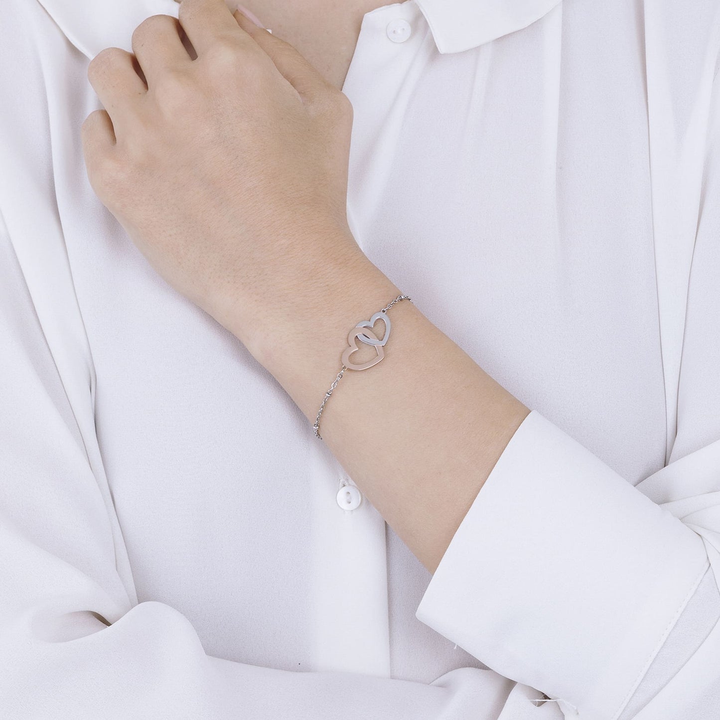 PULSERA DE ACERO CON CORAZONES DE ACERO Y ROSA IP DE ACERO