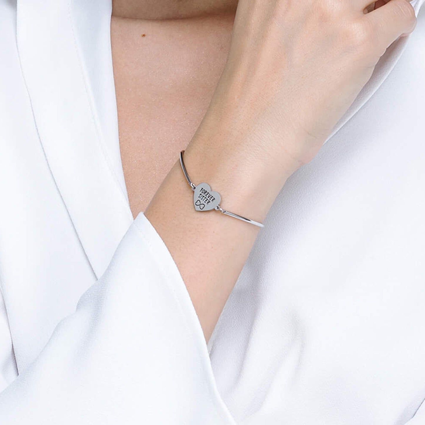 BRAZALETE DE ACERO PARA SEÑORAS CON LA INSCRIPCIÓN "FOREVER SISTER