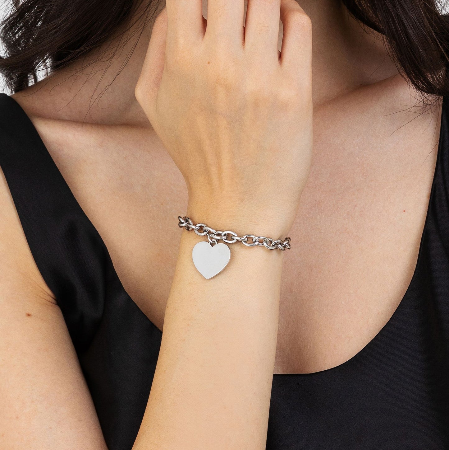 PULSERA PERSONALIZADA DE ACERO CON ESLABONES EN FORMA DE CORAZÓN PARA MUJER