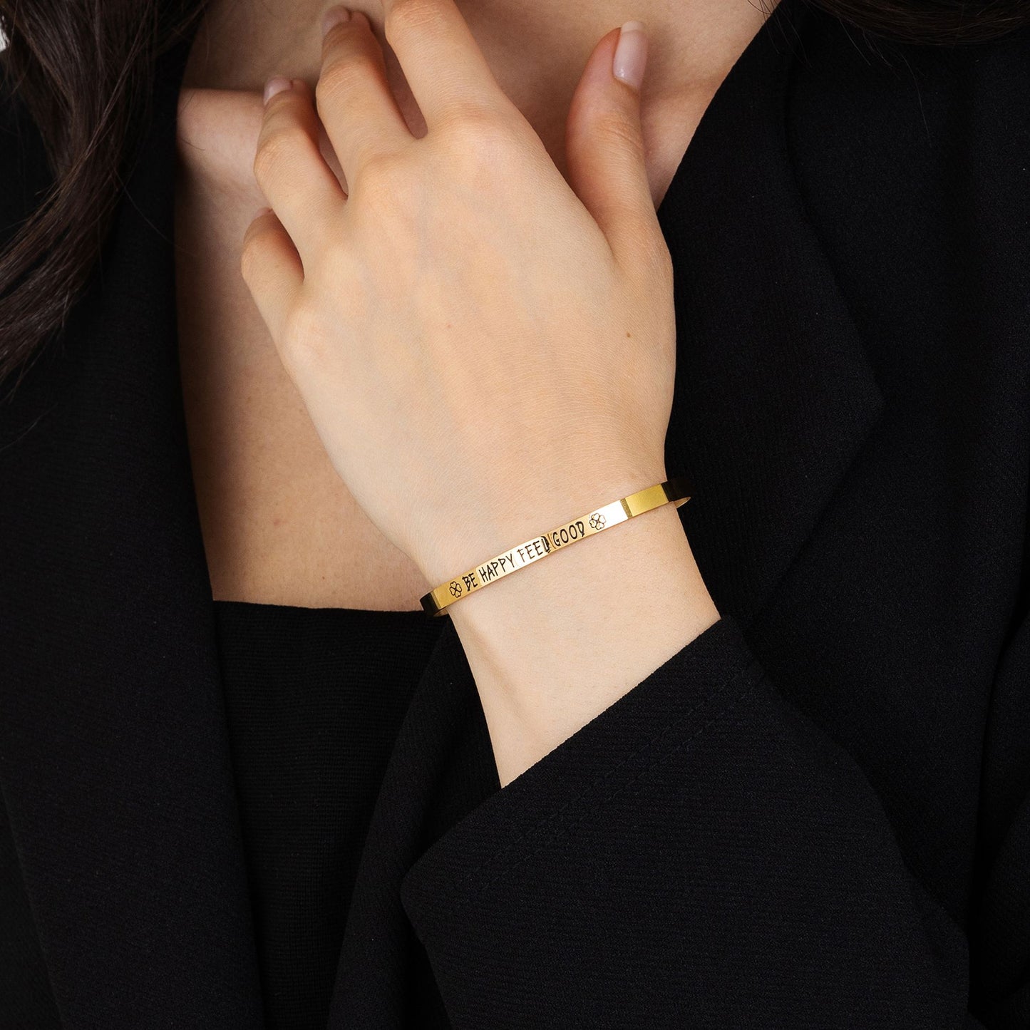 BE HAPPY FEEL GOOD PULSERA DE ACERO DORADO PARA MUJER