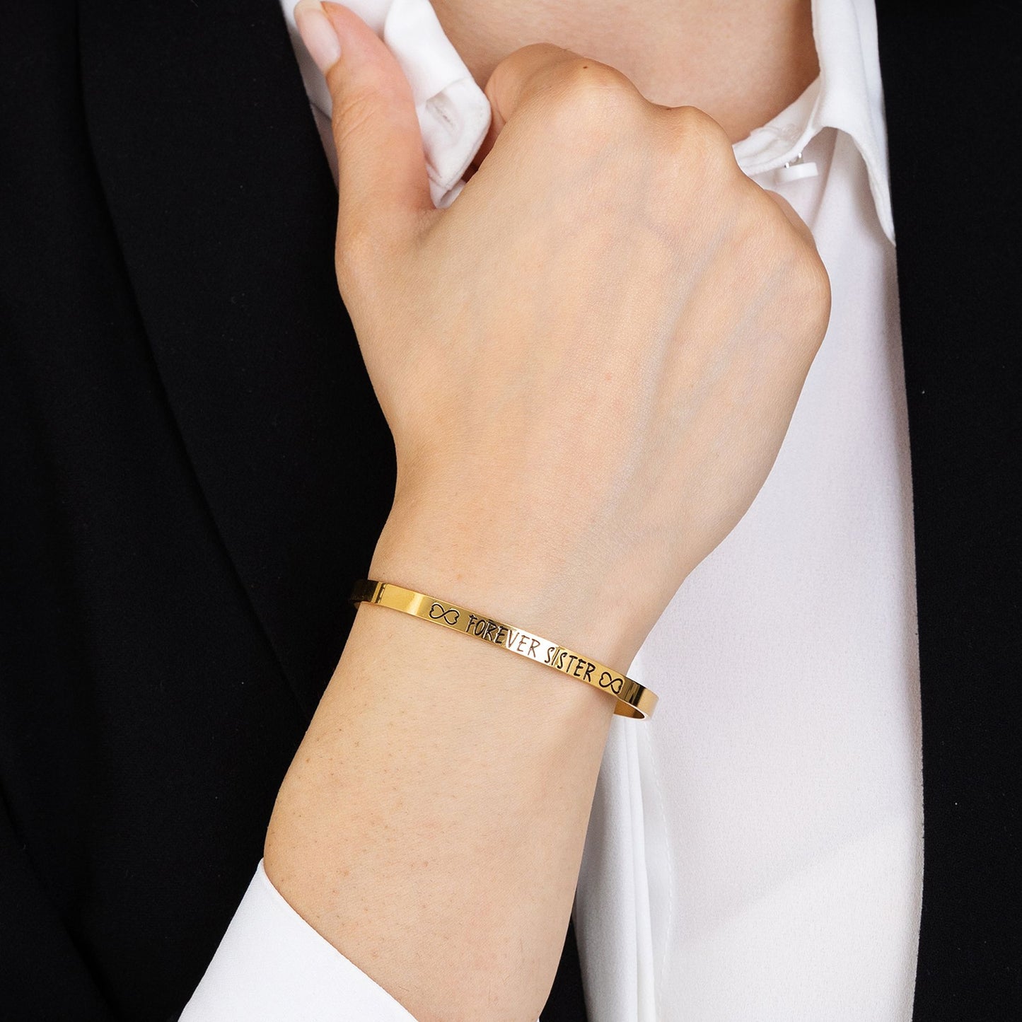 BRAZALETE DE ACERO CHAPADO EN ORO PARA MUJER CON FOREVER SISTER