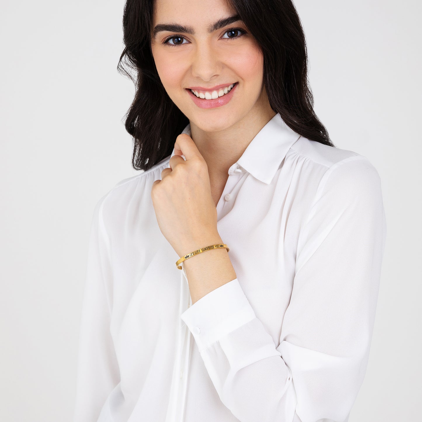 DEJA QUE LA VIDA TE SORPRENDA BRAZALETE DE ACERO DORADO PARA MUJER