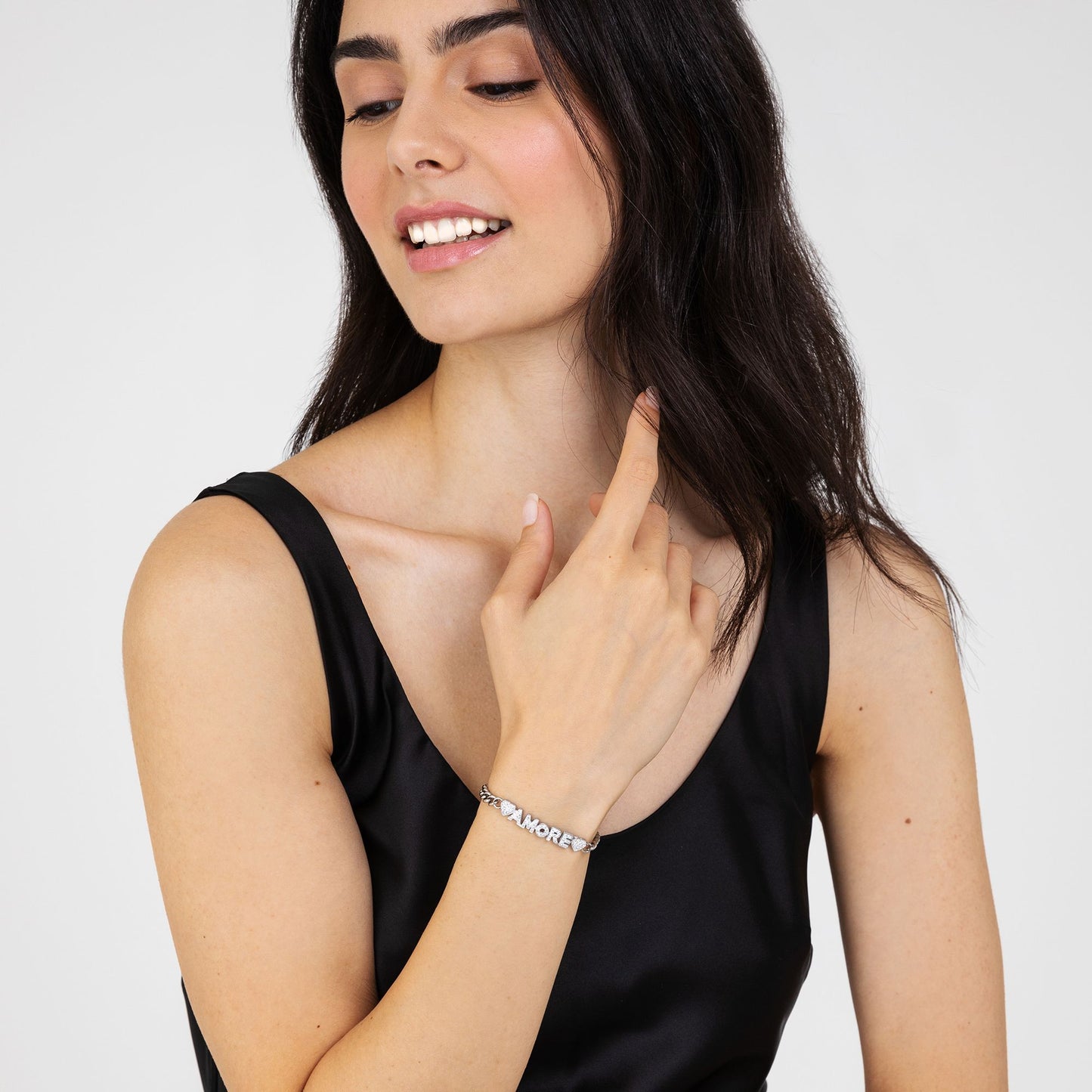 PULSERA AMOROSA DE ACERO PARA MUJER CON CRISTALES BLANCOS