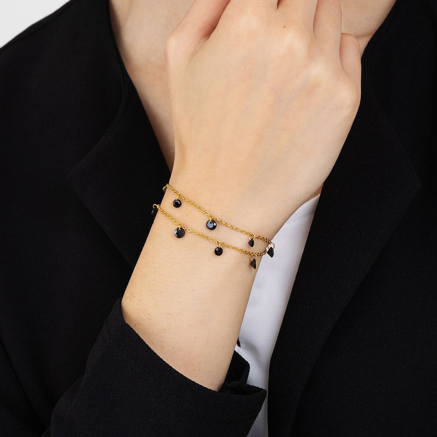 PULSERA DE ACERO DORADO PARA MUJER CON CRISTALES NEGROS