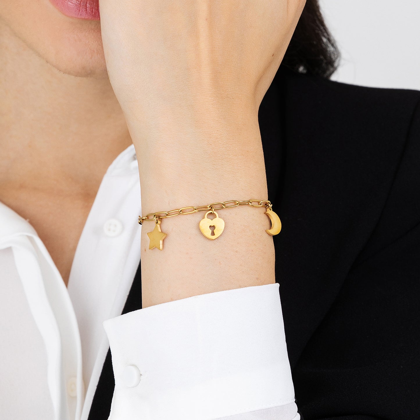 PULSERA DE ACERO DORADO PARA MUJER CON LUNA, CORAZÓN DE CANDADO Y ESTRELLA