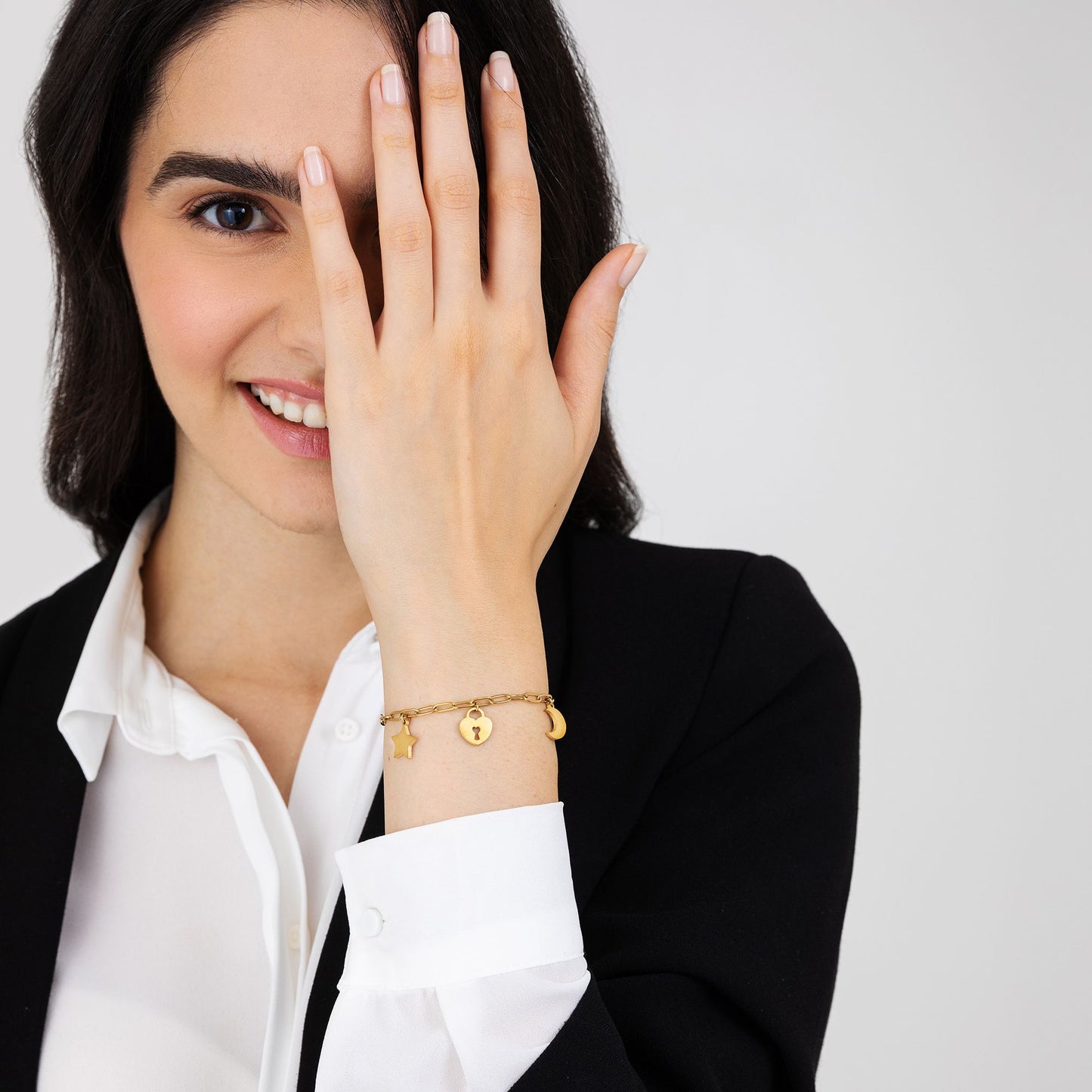 PULSERA DE ACERO DORADO PARA MUJER CON LUNA, CORAZÓN DE CANDADO Y ESTRELLA