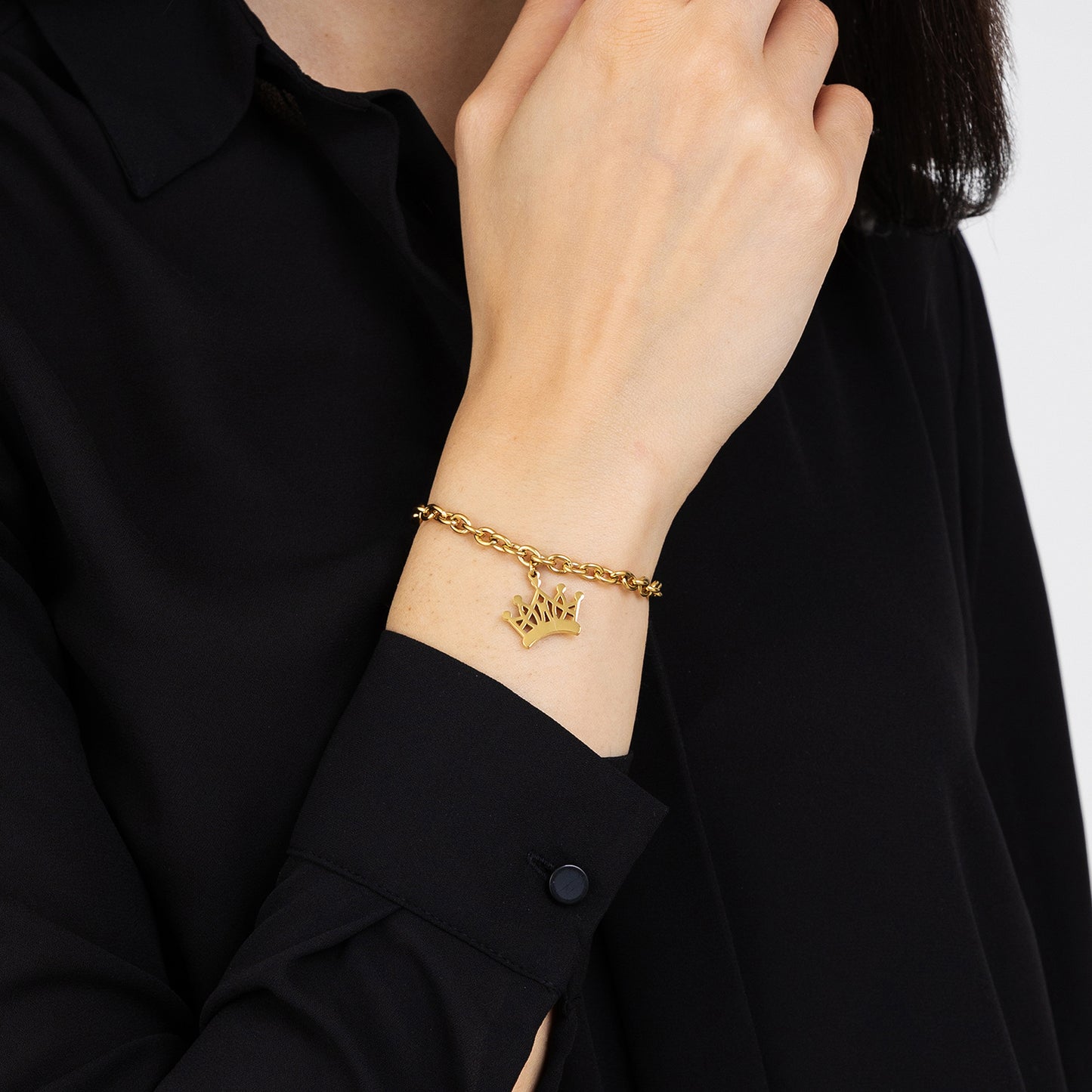 BRAZALETE DE ACERO DORADO PARA MUJER CON CORONA