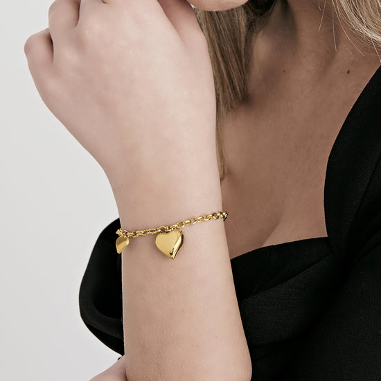 IP PULSERA DE ACERO DORADO PARA MUJER CON CORAZONES