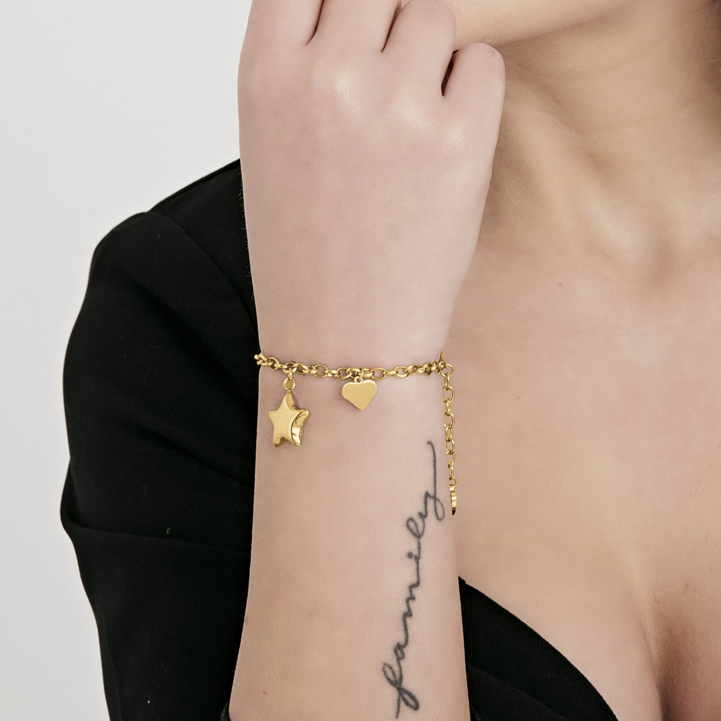 IP PULSERA DE ACERO DORADO PARA MUJER CON ESTRELLA Y CORAZÓN