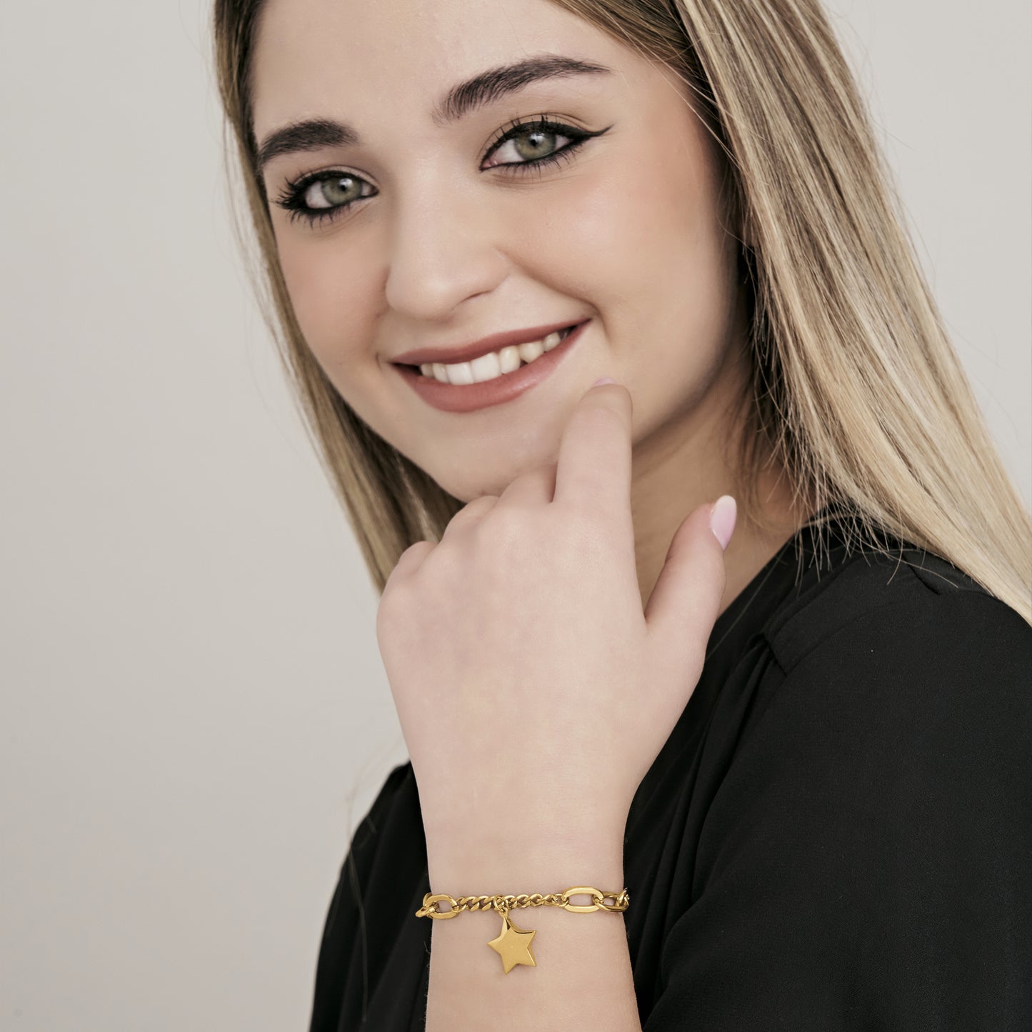 IP BRAZALETE DE ACERO DORADO PARA MUJER CON ESTRELLA COMPLETA