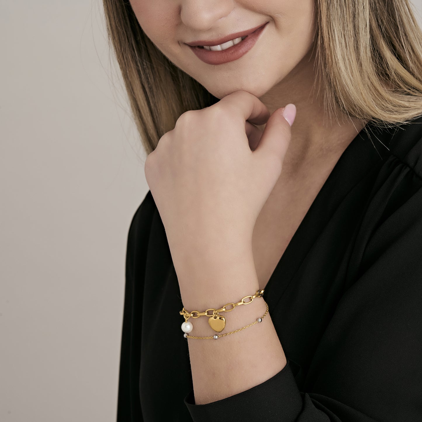 PULSERA DE ACERO PARA MUJER CON CORAZÓN Y PERLAS