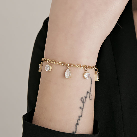 IP PULSERA DE ACERO DORADO PARA MUJER CON CRISTALES BLANCOS