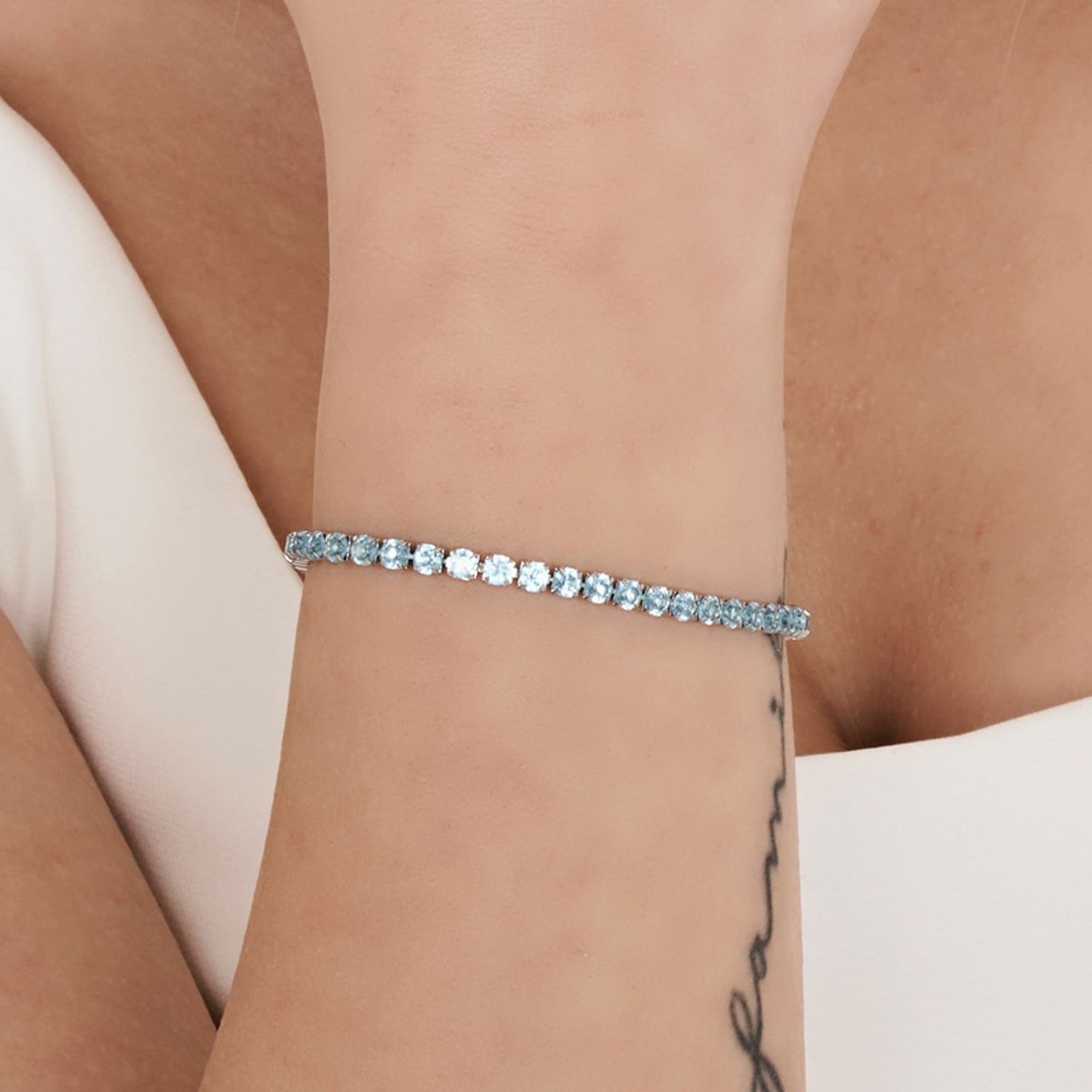 PULSERA DE TENIS DE ACERO PARA MUJER CON CRISTALES AZULES