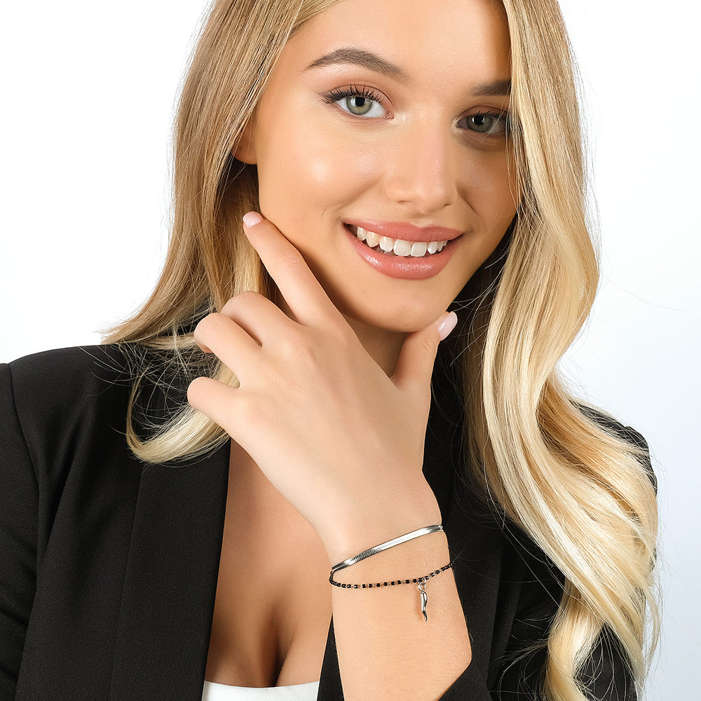 PULSERA DE ACERO PARA MUJER CON ELEMENTOS DE CUERNO Y NEGROS