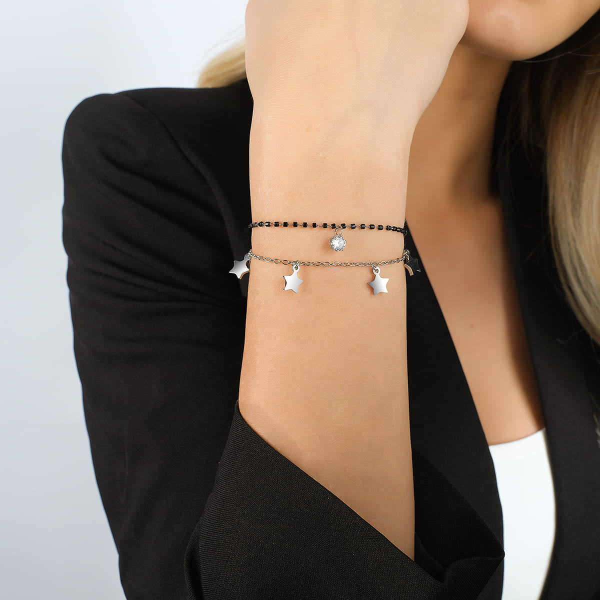 PULSERA DE ACERO PARA MUJER CON ESTRELLAS, ELEMENTOS IP NEGROS Y CRISTAL BLANCO
