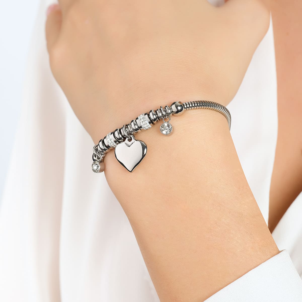 PULSERA DE ACERO PARA MUJER CON CORAZÓN Y CRISTALES BLANCOS