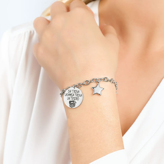 BRAZALETE DE ACERO PARA MUJER QUIEN ENCUENTRA UN AMIGO ENCUENTRA UN TESORO