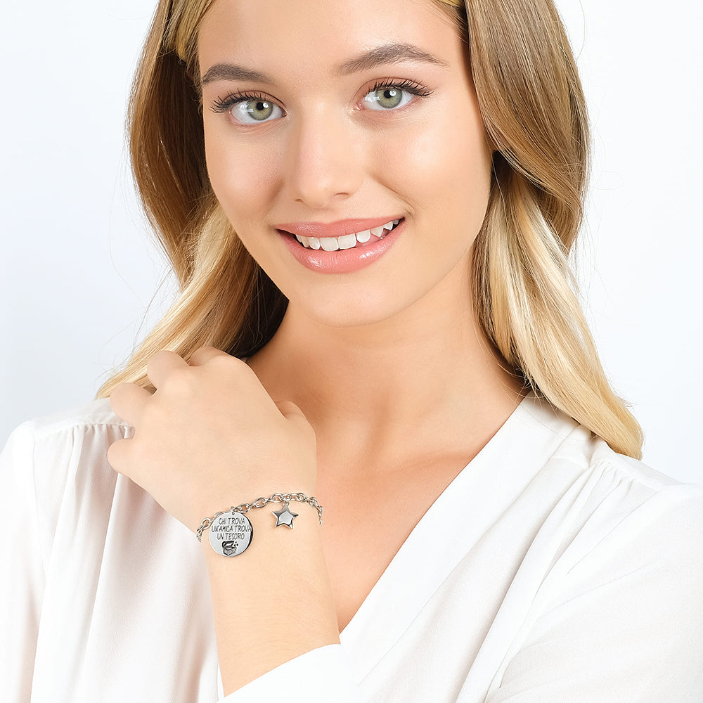 BRAZALETE DE ACERO PARA MUJER QUIEN ENCUENTRA UN AMIGO ENCUENTRA UN TESORO
