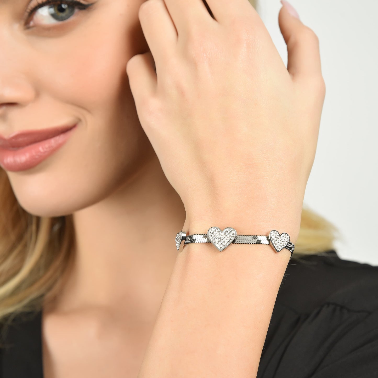 PULSERA DE ACERO SERPIENTE PARA MUJER CON CORAZONES CON CRISTALES BLANCOS