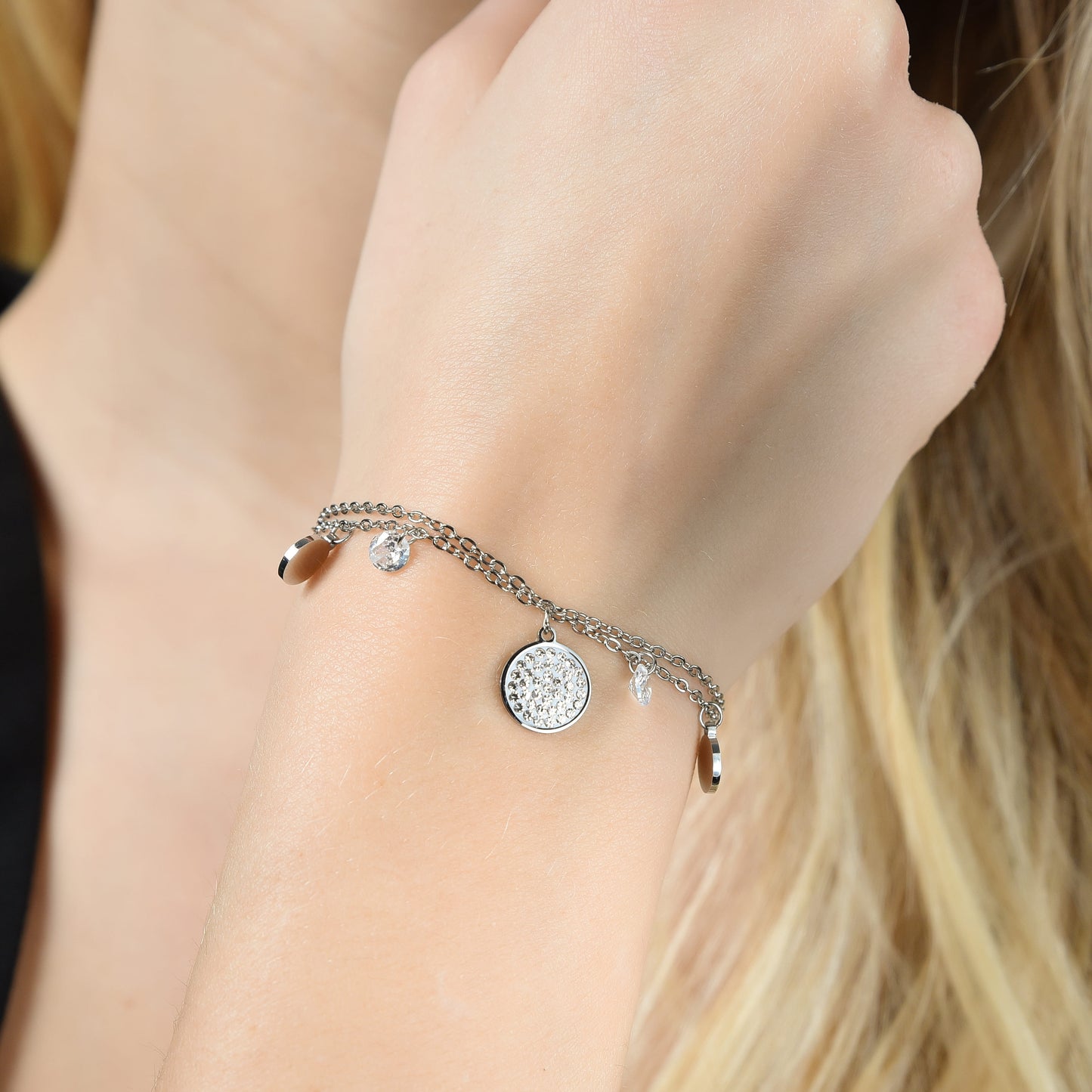 PULSERA DE ACERO PARA MUJER CON ELEMENTOS BLANCOS Y CRISTALES