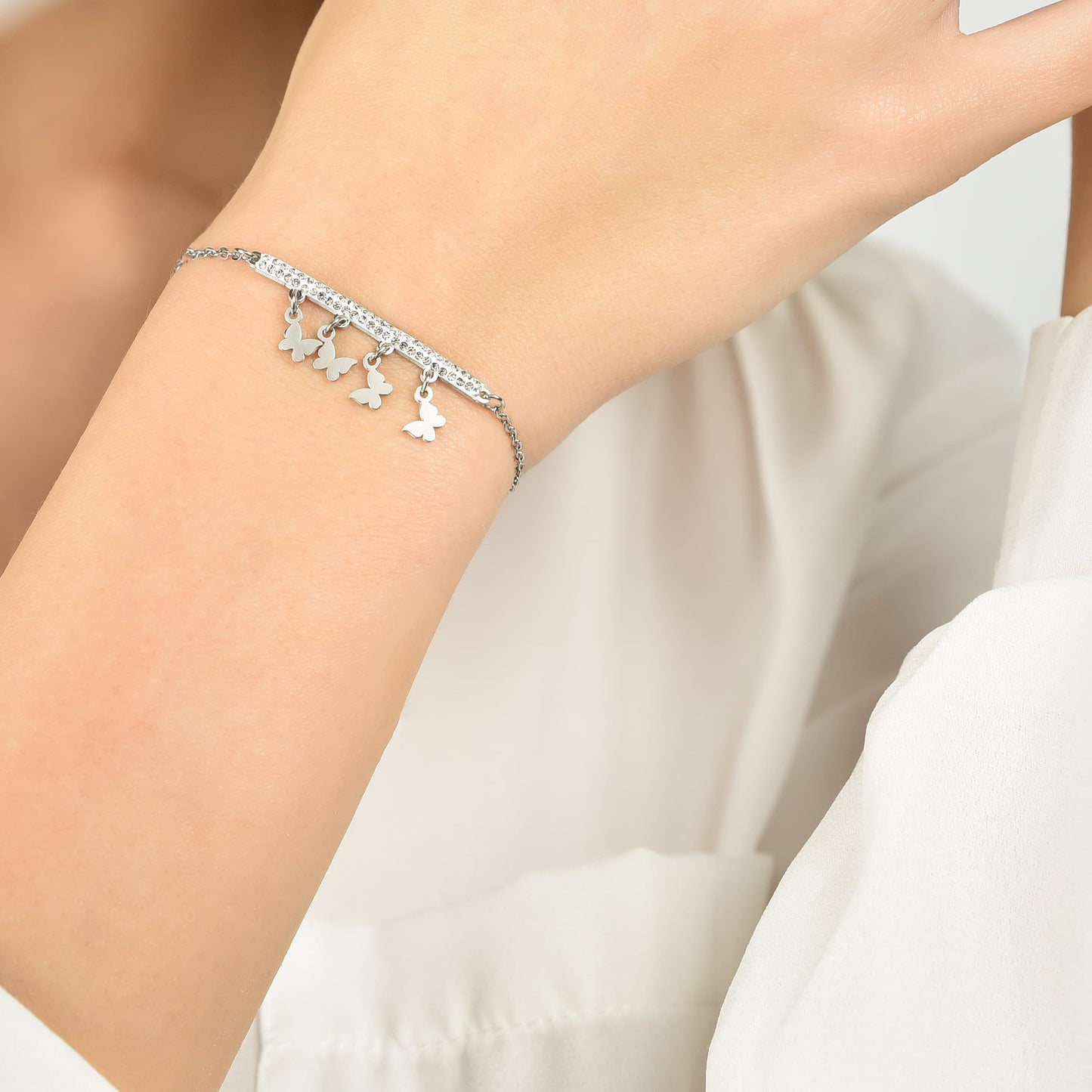 PULSERA DE ACERO PARA MUJER CON COLGANTES DE MARIPOSA