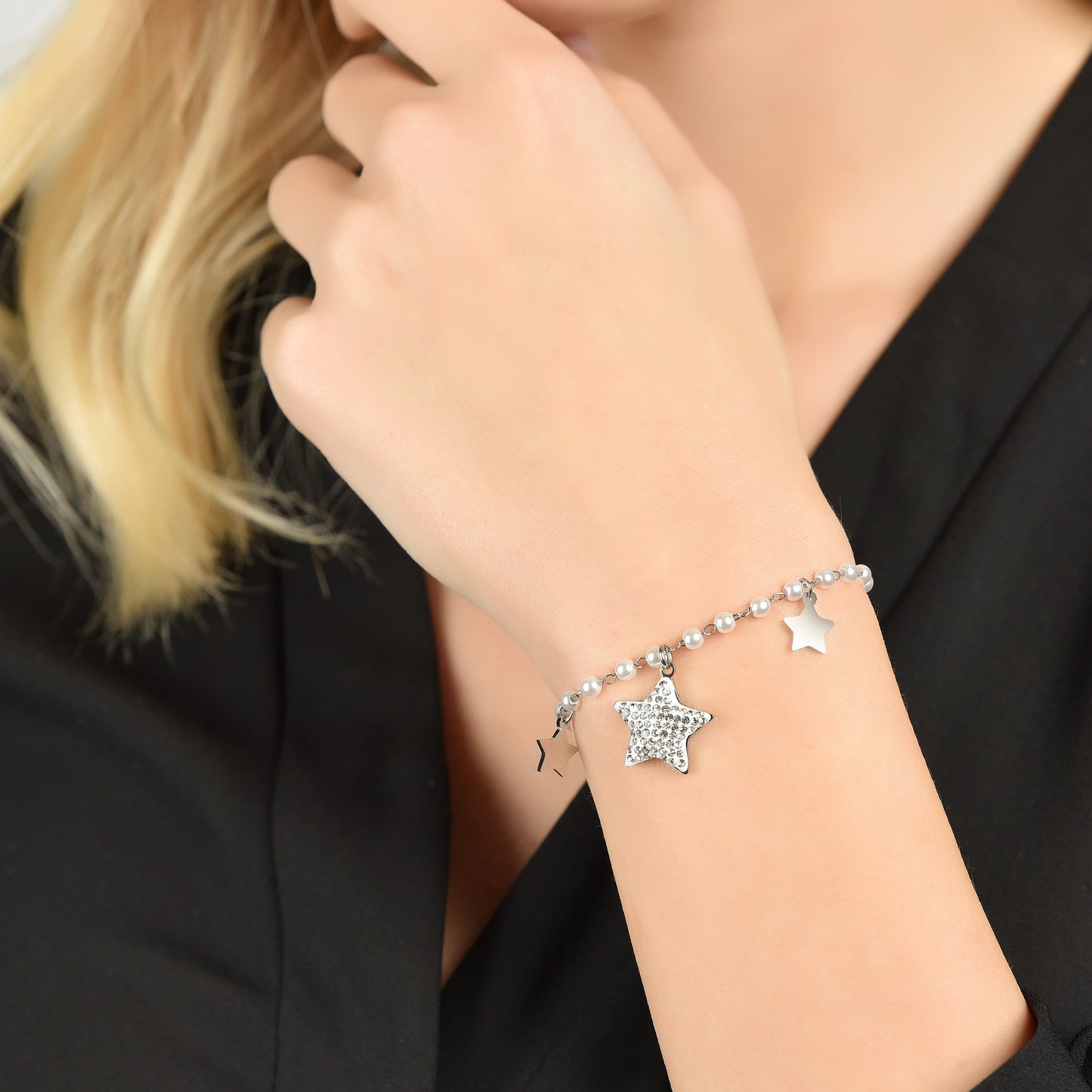 PULSERA DE ACERO PARA MUJER CON PERLAS BLANCAS Y ESTRELLAS