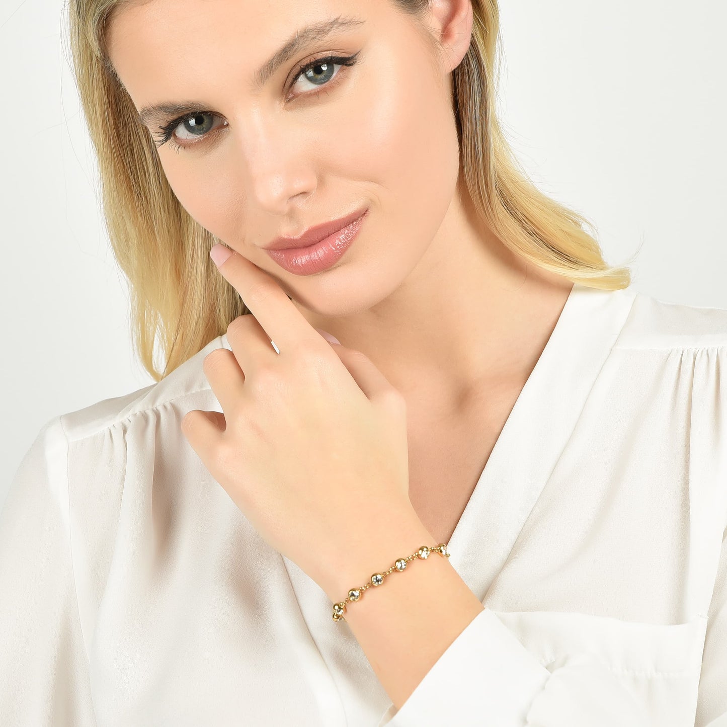 IP PULSERA DE ACERO DORADO PARA MUJER CON CRISTALES BLANCOS