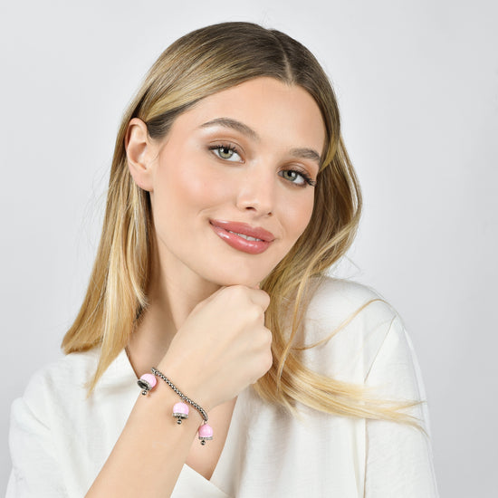 PULSERA DE ACERO PARA MUJER CON CAMPANAS DE ESMALTE ROSA Y CRISTALES BLANCOS