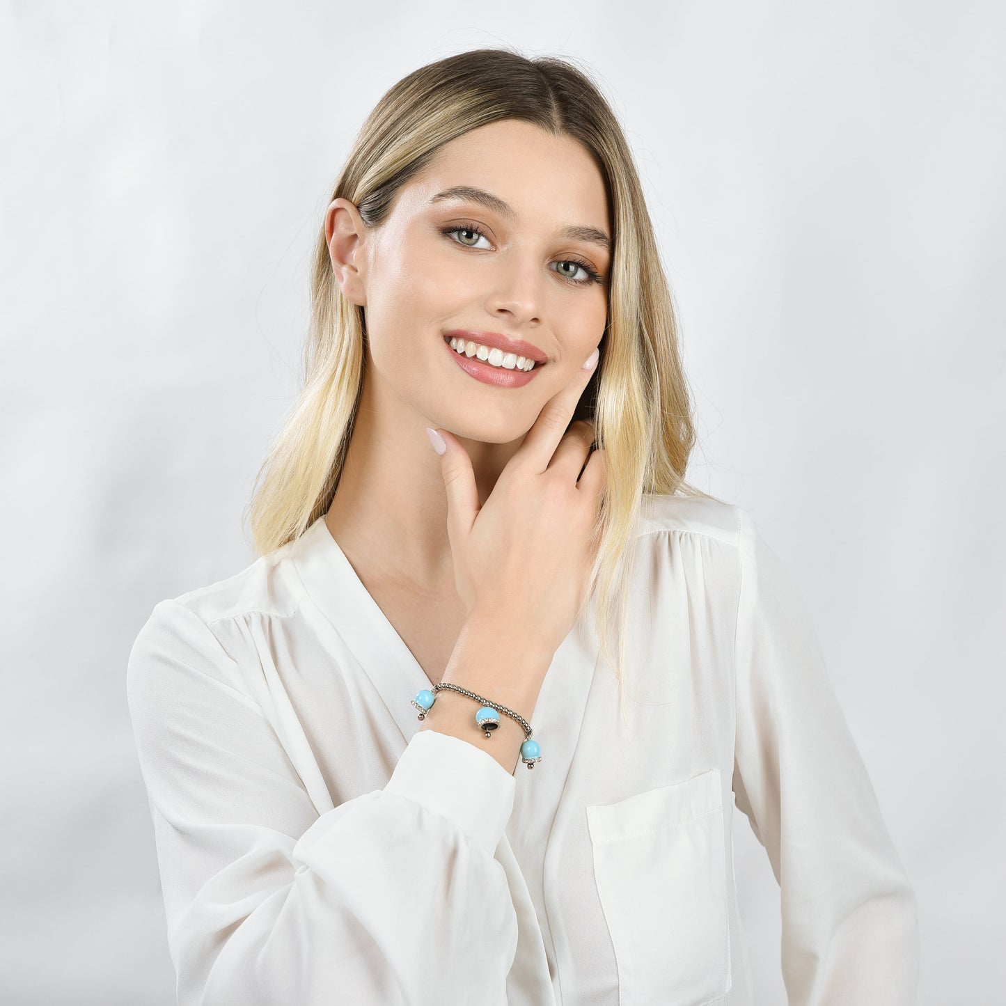 PULSERA DE ACERO PARA MUJER CON CAMPANAS DE ESMALTE TURQUESA Y CRISTALES