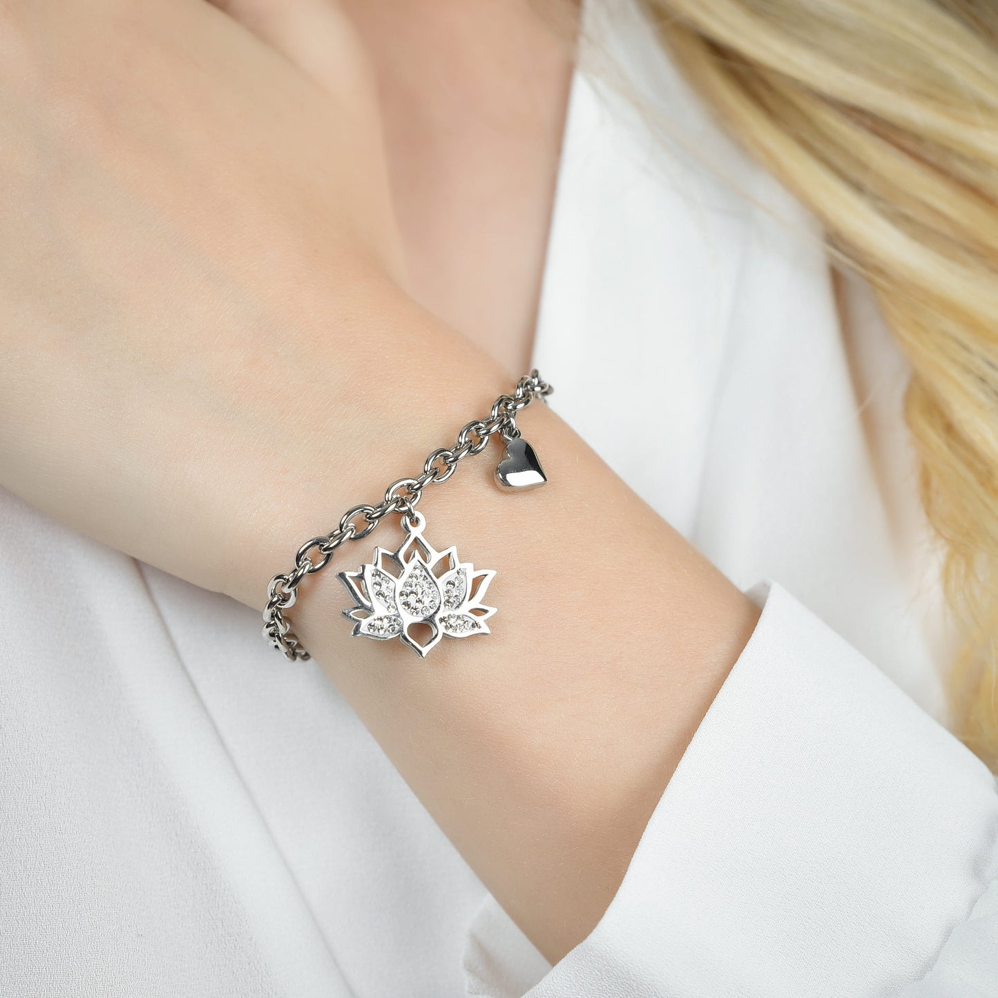PULSERA DE ACERO PARA MUJER CON FLOR DE LOTO Y CRISTALES BLANCOS