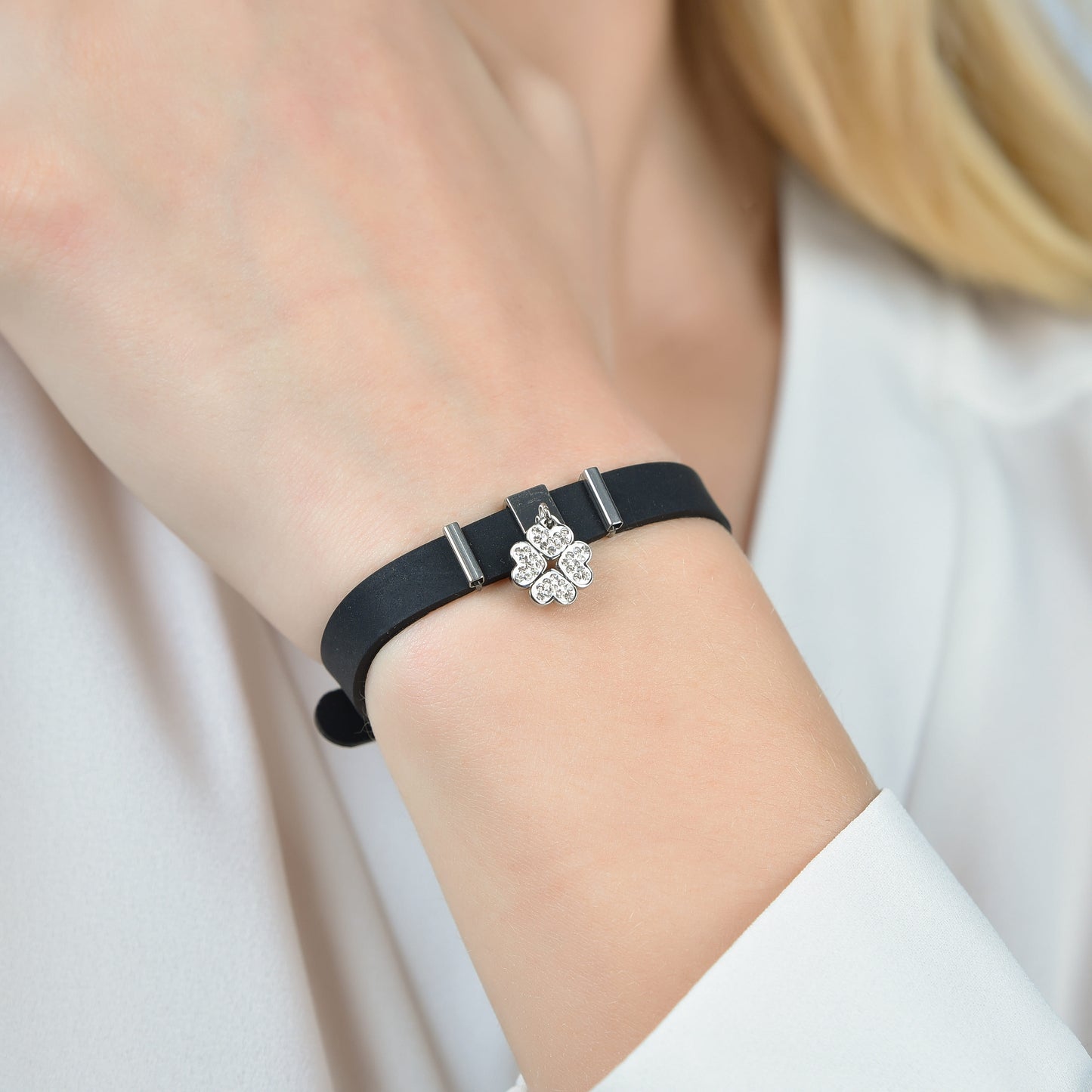 PULSERA DE SILICONA NEGRA PARA MUJER