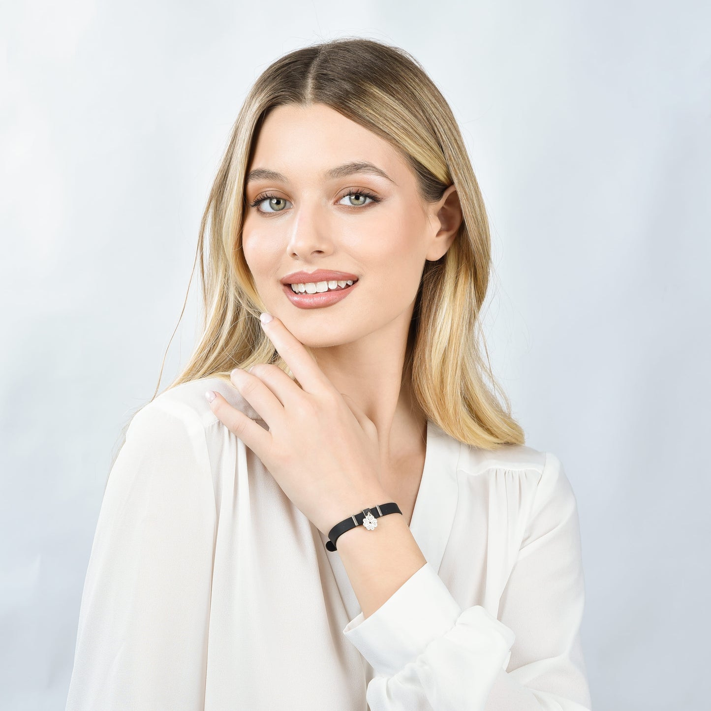 PULSERA DE SILICONA NEGRA PARA MUJER