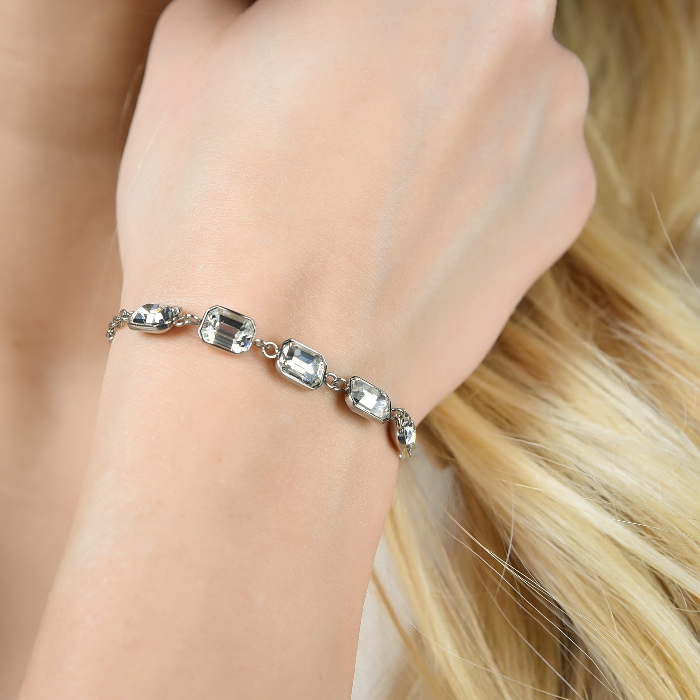PULSERA DE ACERO PARA MUJER CON CRISTALES BLANCOS
